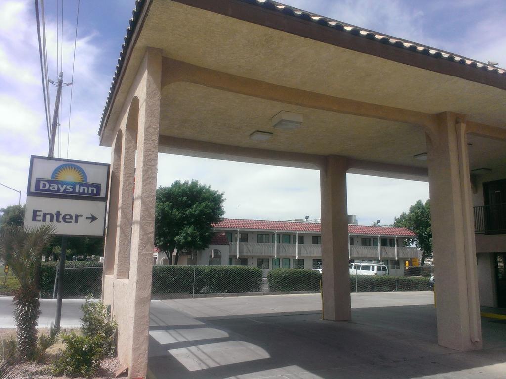 Days Inn By Wyndham Kingman East Exterior photo