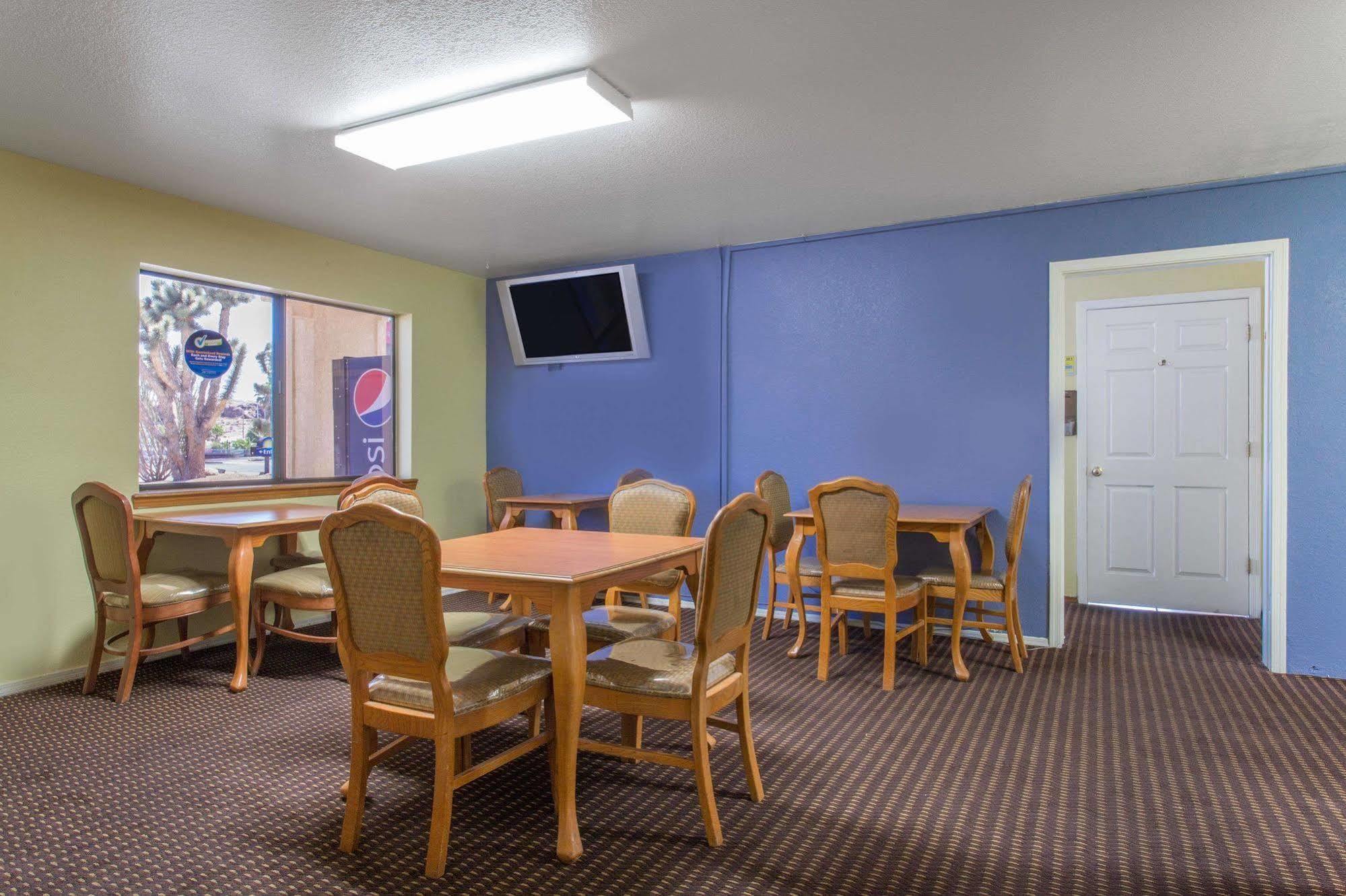 Days Inn By Wyndham Kingman East Exterior photo